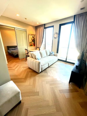 Condos for rent : 2-bedroom, 2-bathroom condo for rent with 2 parking spaces, 64 sq m, near BTS Chatuchak.