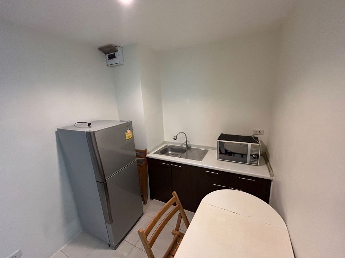 picture Selling a 28 sq.m. condo at Burasiri Condo, Bang Saen, located behind Laem Thong Department Store (opposite Burapha University). - 1/8