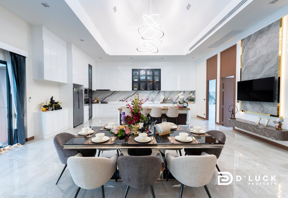 picture Luxury Pool Villa for Sale in Pattaya - European-Style starting 3 bedroom! - 4/32