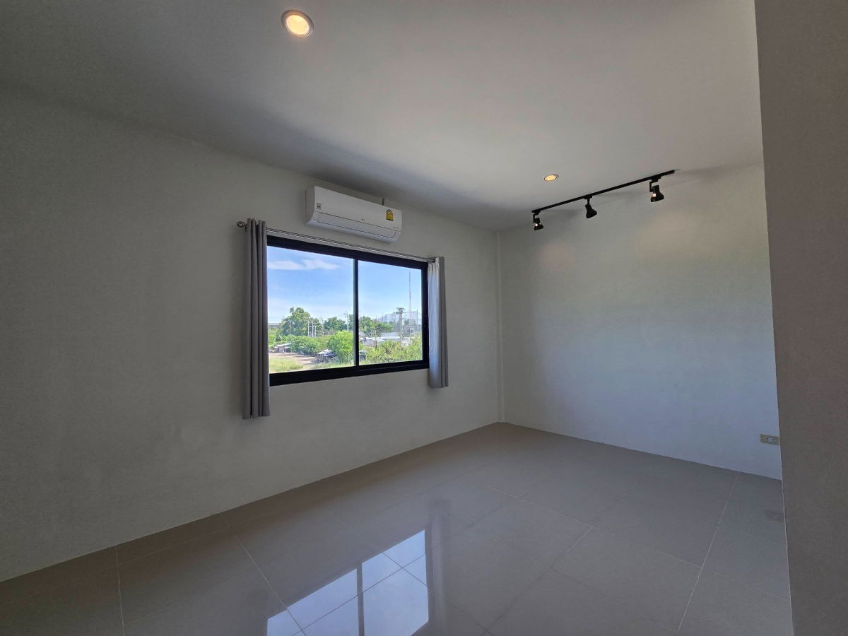 picture U1404: For rent, a large 2-story detached house on a 1-rai plot of land in Suan Neramitr Village, Or Ngern-Ramintra area. Features a private - 11/16