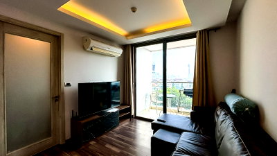 Condos for sale : The Peak Towers Condominium for Sale 1 BR Sea View Pratumnak