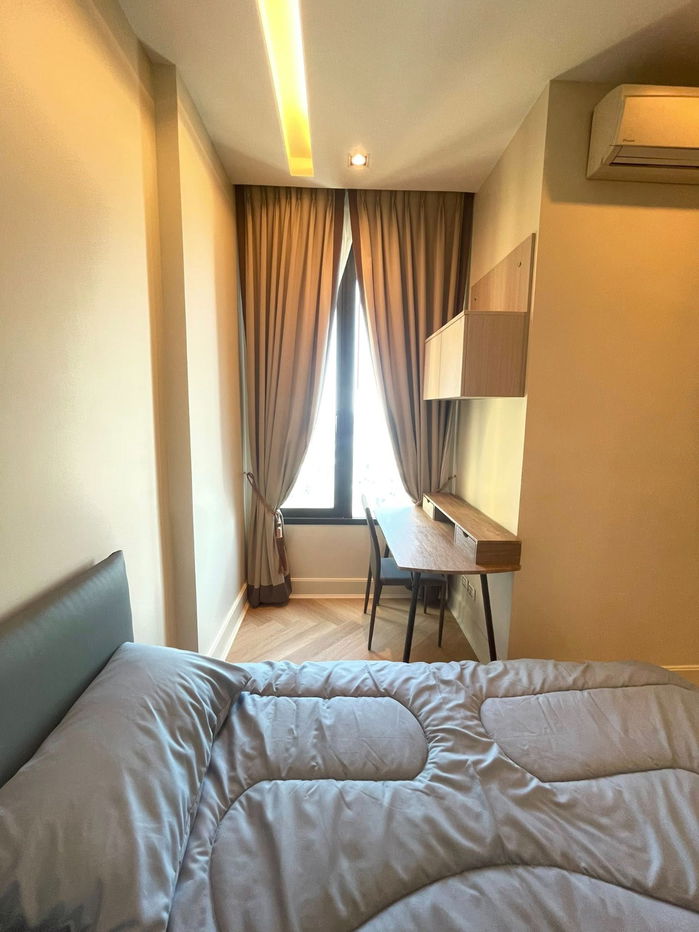picture Condo for Rent at Equinox Phahol-Vibhavadi Highlights: Spacious combined Size: 64 sq.m. Floor: 39 (good view) Layout: 2 Bedrooms, 2 Bathrooms, - 5/17