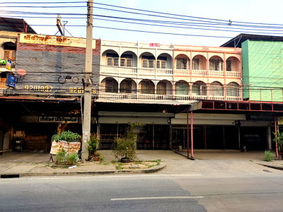 Shophouses for sale Central Plaza Westgate : Commercial Building 3.5 Storeys, 2 Units (Shophouse), 34 sq.wah, Prime Location