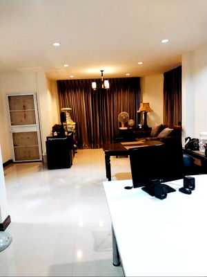 Houses for rent Nimit Mai Road : K.C. Park Vill 3 Home Hathairat34 For Rent