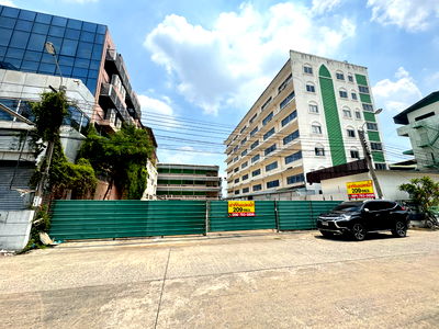 Land for rent Suan Luang : Vacant land for rent - Srinakarin 42