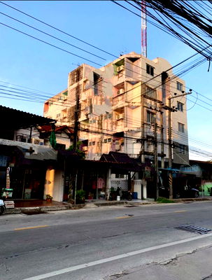 Apartment building for sale Kasetsart University Si Racha Campus : 5-story apartment building for sale, located on the main road, Sriracha-Nong Yai Bu.