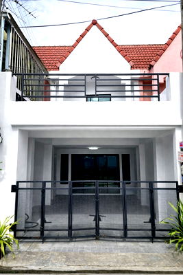 ทาวน์โฮม สมุทรปราการ : ขายทาวน์เฮ้าส์ 2 ชั้น รีโนเวทใหม่ พร้อมอยู่ ซอยบางปลา 8 บางพลี สมุทรปราการ ราคาถูก 1.99 ล้าน