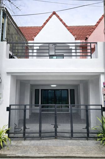 ขายทาวน์เฮ้าส์ 2 ชั้น รีโนเวทใหม่ พร้อมอยู่ ซอยบางปลา 8 บางพลี สมุทรปราการ ราคาถูก 1.99 ล้าน