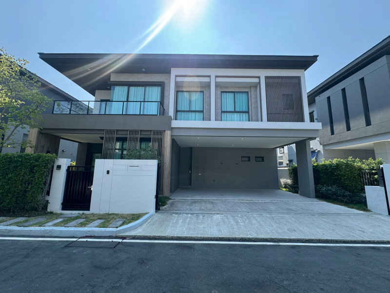 Houses for rent : For rent!! Bangkok Boulevard Bangna KM.5 : 299sqm.