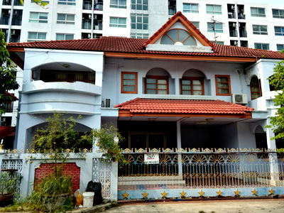 บ้านเดี่ยวให้เช่า : ให้เช่า บ้านเดี่ยว 2 ชั้น 4 ห้องนอน หมู่บ้าน ซื่อตรง รัตนาธิเบศร์  ใกล้รถไฟฟ้าสายสีม่วง  (สถานีไทรม้า)