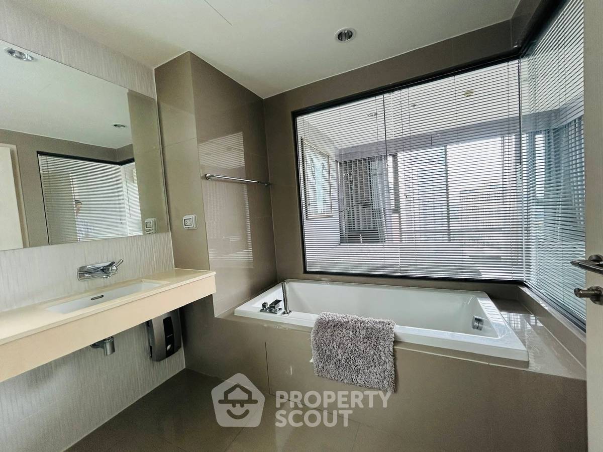 picture 2-BR Condo at Rhythm Sukhumvit 42 near BTS Ekkamai (ID 2580217) - 6/8