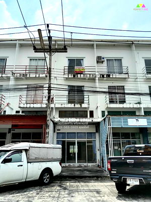 อาคารพาณิชย์ รร.ธัญรัตน์ : ขายอาคารพาณิชย์ 3.5 ชั้น ม.เบญจทรัพย์  ใกล้บิ๊กซีคลอง6