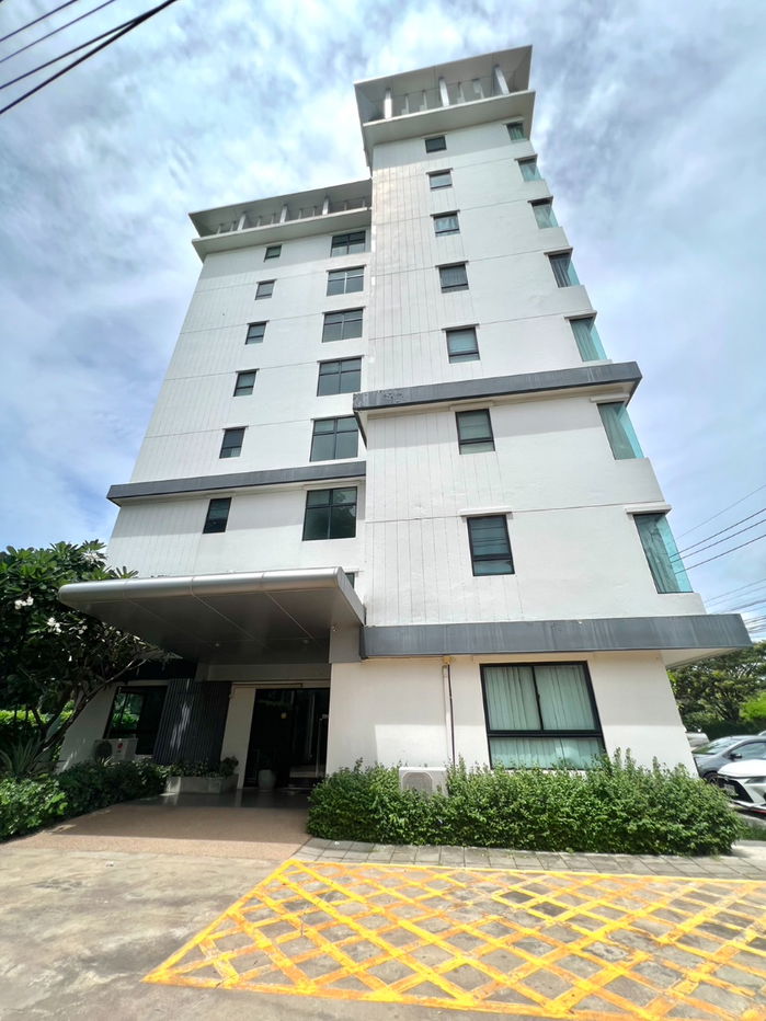 picture ðCity Link Condo ðĒStudio room, 1st floor, next to the lobby of the Sydney building. Rent is 6,500/month. Great location condo near the M6! ðĨ - 14/18