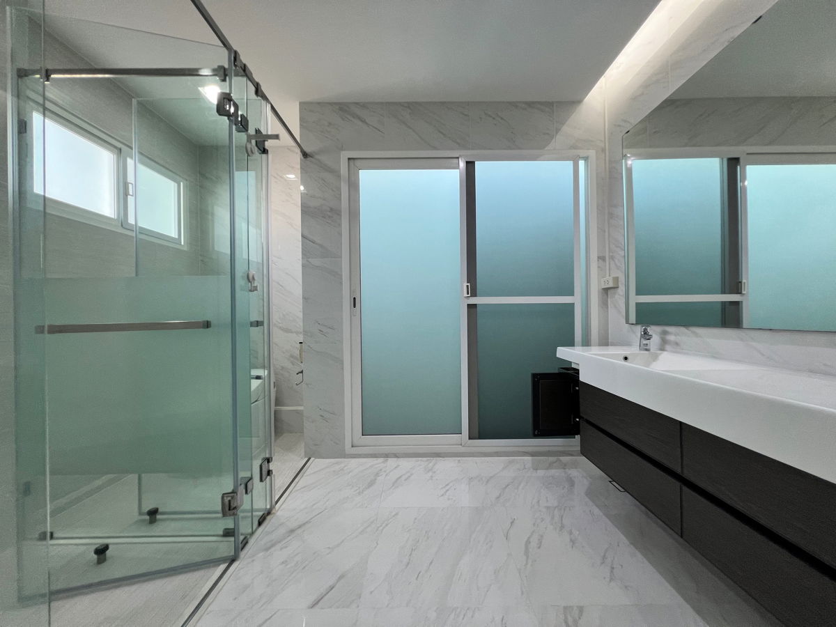 รูป ให้เช่า บ้านเดี่ยว มัณฑนา บางนา กม.7 รีโนเวทใหม่ สภาพดีมาก 4 ห้องนอน มีสวนกว้าง - รูปที่ 24/25