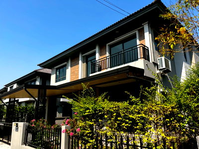 Houses for sale Pathumthani : For Sale!! Venue Tiwanon Rangsit 4br 3bath : 190sqm.