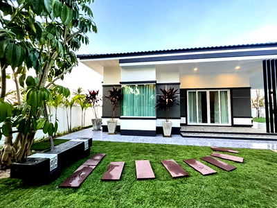 Houses for sale Chonburi : Modern Classic House for Sale 3 Bedrooms in Mabprachan