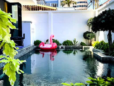 Houses for sale Chonburi : 4 Storey Pool Villa for Sale Near Walking Street South Pattaya