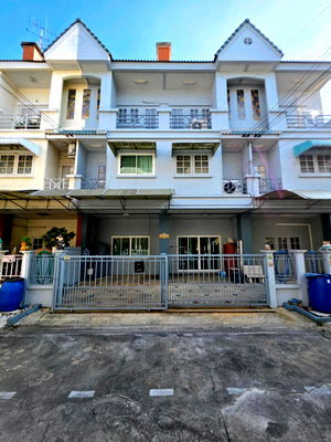 ทาวน์โฮม ถนนลาดพร้าว : ขายบ้านทาวน์โฮมหลังคู่ 3 ชั้น ทำเลทองติด CDC ตรงข้าม Central Eastville เฟอร์ครบ พร้อมอยู่ 