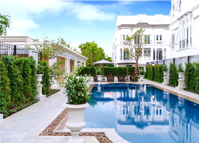 Townhouses for rent BITEC Bang Na : Luxury 3-Storey Townhome for Rent – Sukhumvit 62 Elegant and modern luxury townhome with 200 sq.m. of usable area fully furnished, move-in ready. 