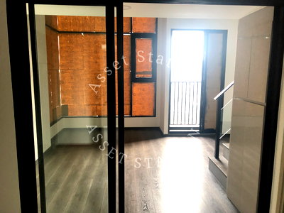 Condos for sale : 🏢💎 Urgent Sale! KnightsBridge Space Ratchayothin Condo - A must-have for Kasetsart University students! ✨🏢