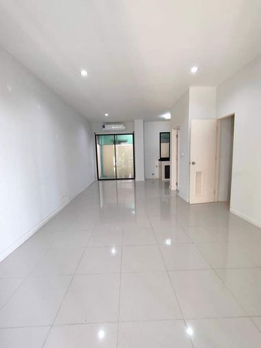3-bed townhouse for rent, 190 sqm, 19.4 sq wah, Six nature Ekkachai 64/5