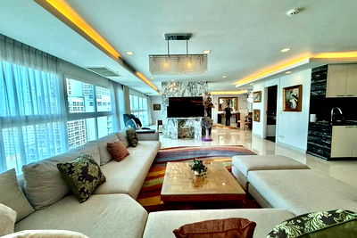 Condos for sale : [920611001-465] "Luxury Pratumnak Condo w/ Sea Views & Amenities"