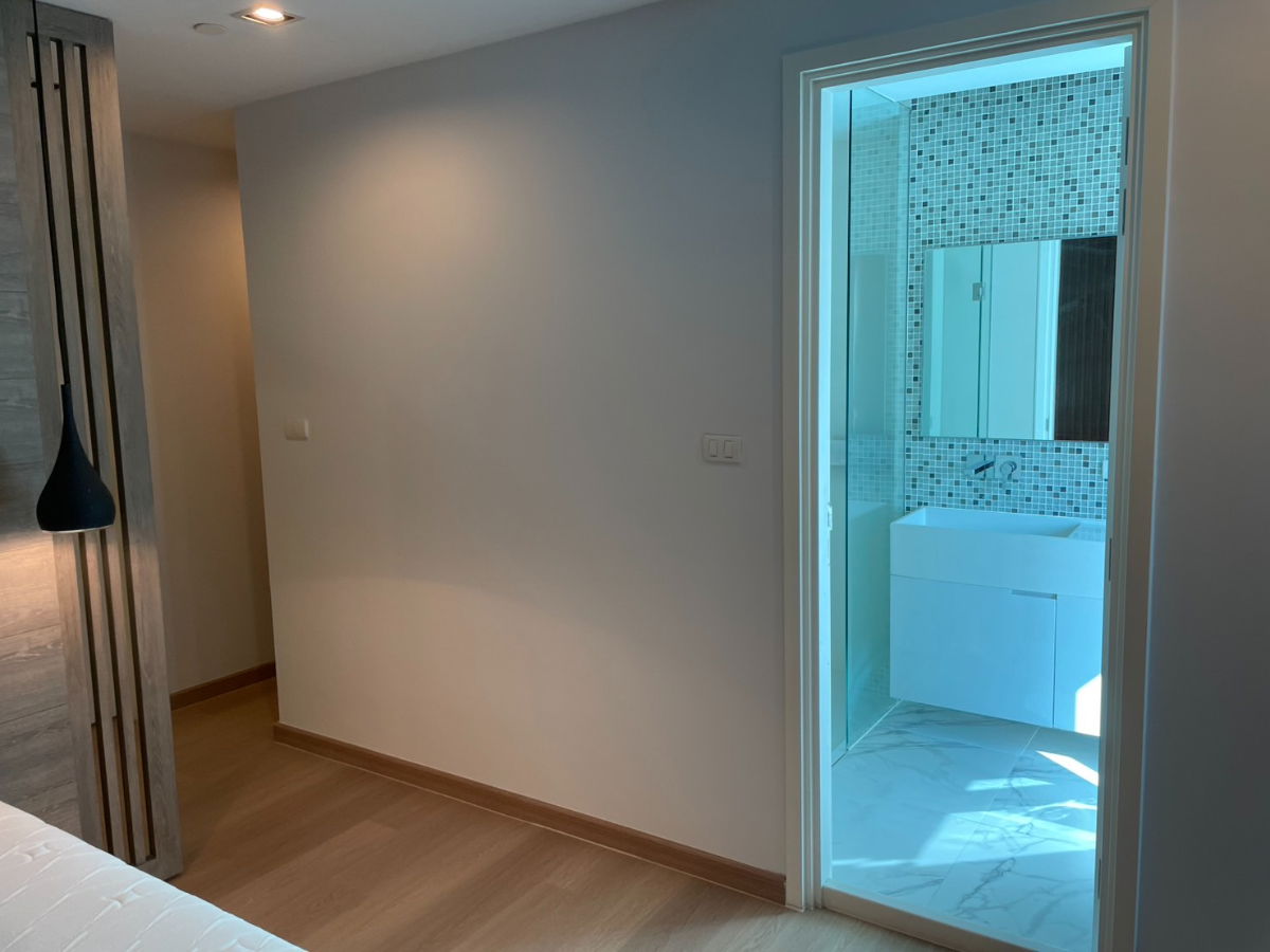 รูป ขายเพนเฮ้าหรู The Room Sukhumvit 21 ใจกลางเมือง ย่านอโศก ห้องรีโนเวทใหม่ @17ล้าน ราคาต่อรองได้ - รูปที่ 15/20