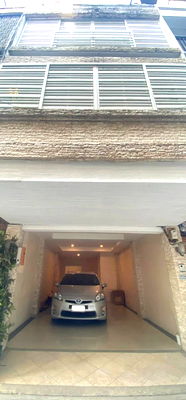 Townhouses for rent Pathum Wan : 💥CP-10008💥 Available for rent: 5-story townhome in a prime location, Soi Kasemsan 1. 👉Add Line @rangrak