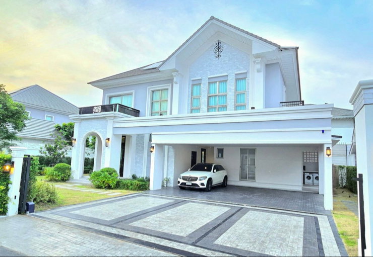 Houses for rent : Rent a beautiful, luxurious, ready-to-move-in 2-story detached house in Perfect Masterpiece Sukhumvit 77. Interested? Add me on Line: @841qqlnr