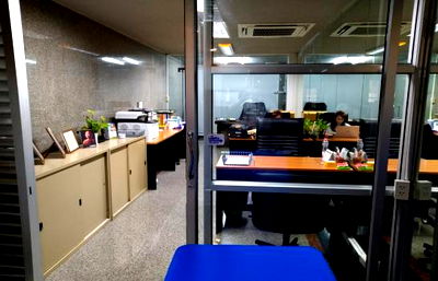 Office for rent Vajiravudh College : Office for rent, Phahonyothin Place Building. With furniture