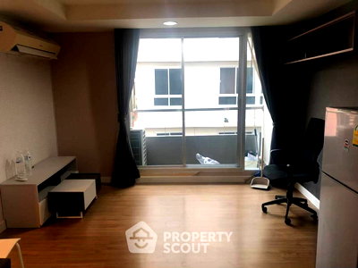 Condos for sale : 2-BR Condo at The Kris Ratchada 17 near MRT Sutthisan (ID 1575602)