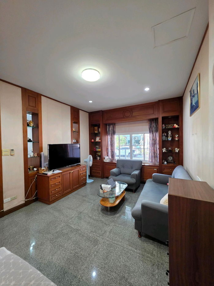 รูป ขายบ้านทาวน์โฮมหลังคู่ 3 ชั้น ทำเลทองติด CDC ตรงข้าม Central Eastville เฟอร์ครบ พร้อมอยู่ - รูปที่ 6/19