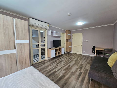 📌 Condo for Rent: Lumpini Place Rama 4-Sathorn Located behind Lumpini Tower Rama 4. Rent only 12,000 THB, ready to move in, includes washing machine.