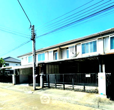 Townhouses for sale Bangkok : 3-BR Townhouse in Tha Raeng (ID 2584491)