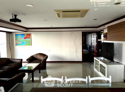 Condos for sale Bangkok-Chon Buri Motorway : 3-BR Condo at Floraville Condominium near ARL Hua Mak (ID 1584086)