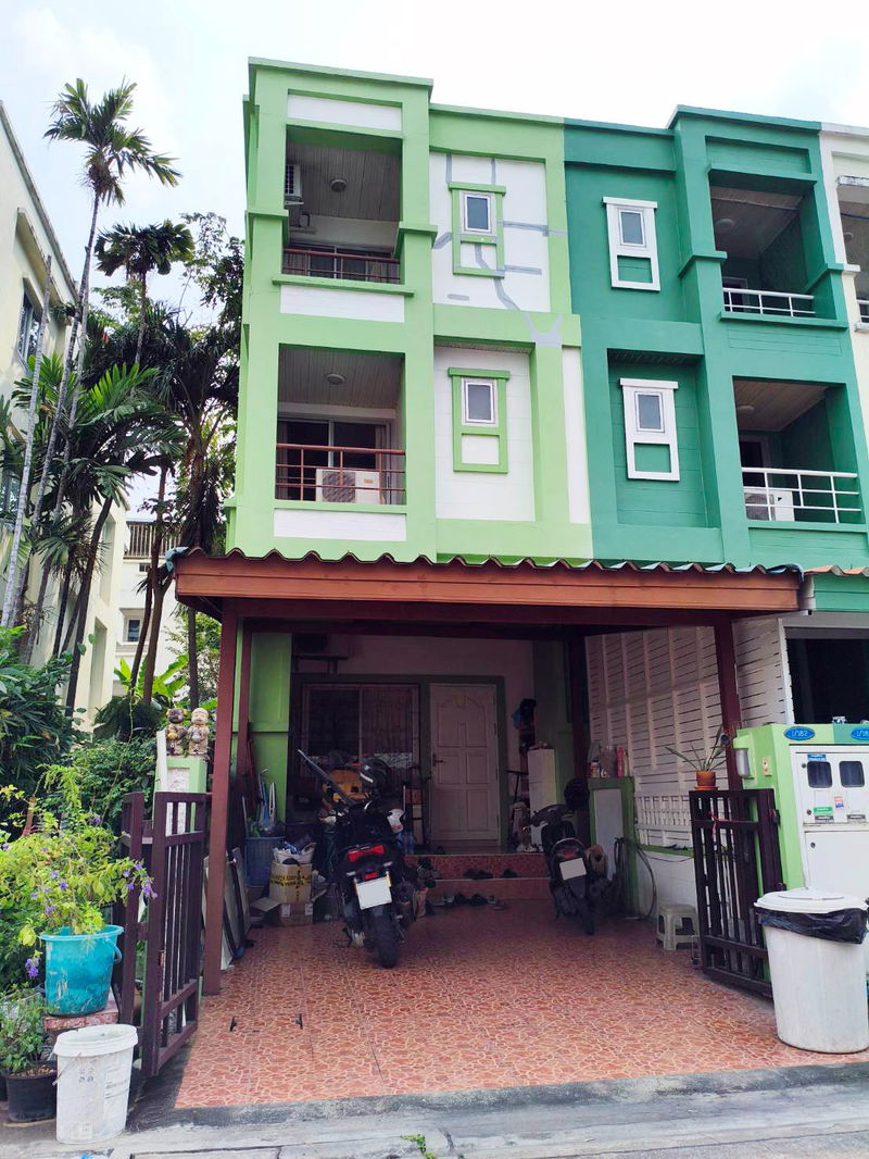 Townhouses for rent : Townhouse 3Storey for Rent at Happyland Grand ville. *Near Central Eastville. Line id: @thefirstagent [RAR2601-2387] 