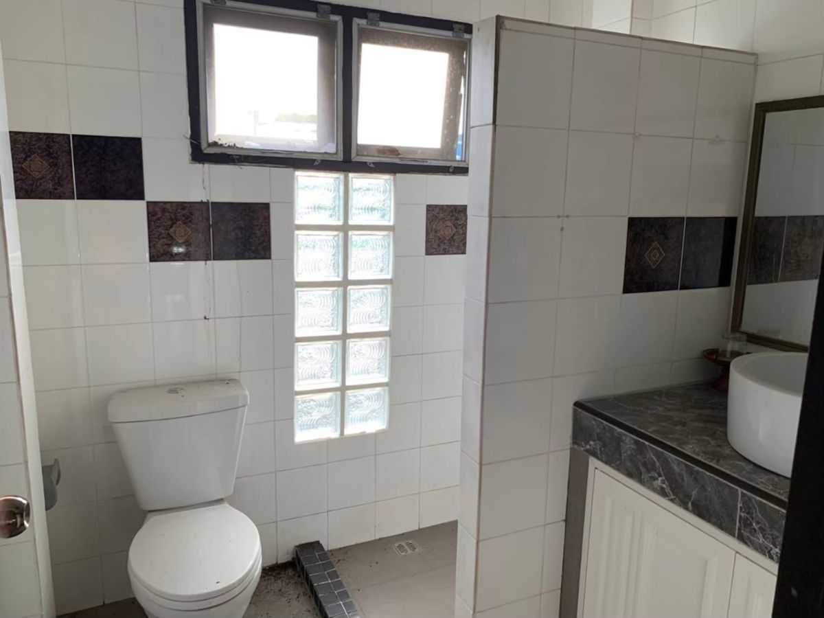 รูป 🏠 ให้เช่าบ้านเดี่ยวหลังใหญ่ ใกล้รถไฟฟ้า พร้อมเข้าอยู่ รามอินทรา 77 แยก 2 4 ห้องนอน 2 ห้องน้ำ สายสีชมพู - รูปที่ 13/13