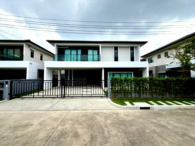 Houses for rent Don Mueang Station :  For rent: 2-story detached house in Centro Vibhavadee Village, near Harrow International School Vibhavadee. New house, fully furnished.