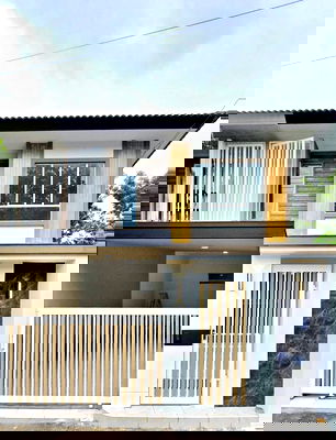 Townhouses for sale Phuket : Corner Unit Townhouse, Thalang | Large Side Area | Special Deal