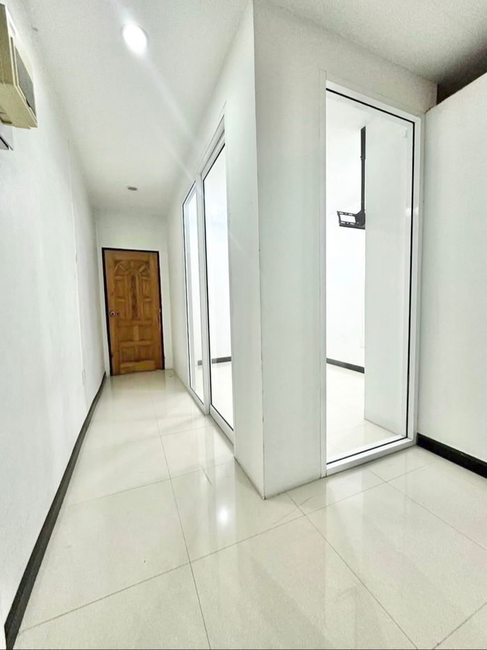 รูป ให้เช่าอาคารพาณิชย์ 4.5 ชั้น ถ.รัชดาภิเษก จันทร์เกษม เขตจตุจักร - รูปที่ 6/10