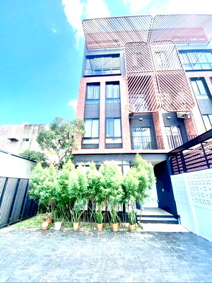 เช่าบ้านแฝด ม.ศรีปทุม : ให้เช่า บริทลอฟท์ เกษตร-พหลฯ (BRITLOFT Kaset-Phahol) ซอยประเสริฐมนูกิจ 15