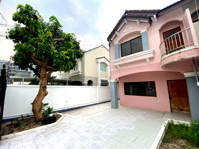 Twin houses for sale Bangna Commercial College : 🏡 Sellhouse Rangsiya Village – Udomsuk 58