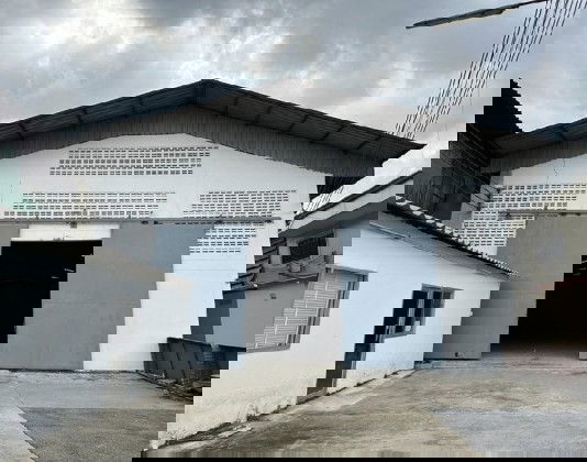 รูป ให้เช่าโกดังพร้อมสำนักงาน / ทำเล พระราม 2 กม.25 ใกล้มาก Central มหาชัย / ซอยเศรษฐกิจ 18 / พื้นที่ 1100 ตารางเมตร / รถใหญ่เข้าออกได้ - รูปที่ 1/7