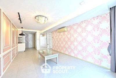 Condos for sale Central World Department Store : 1-BR Condo at Socio Ruamrudee near BTS Nana (ID 1238248)