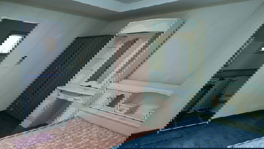 picture Townhome for rent, 3 stories, Happy Land Grand Ville Village, Ladprao 101. Partially furnished. Excellent location - 3/6