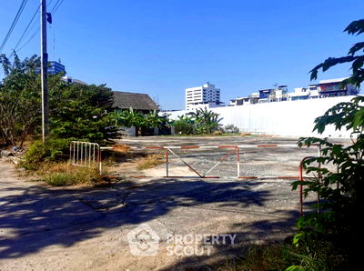 Land for sale Suan Dusit University : 2,964 m² Land for Sale in Arun Ammarin (ID 2582337)