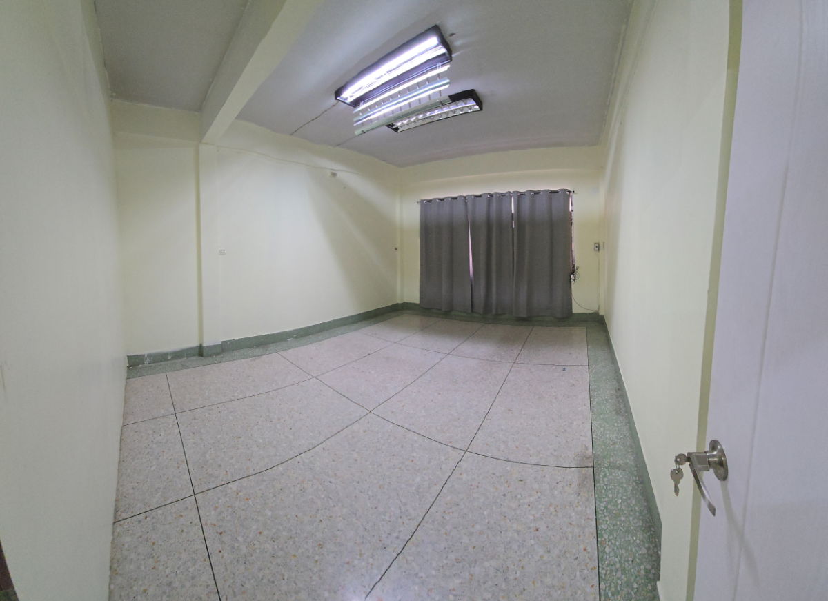 รูป 🏢 เช่าโฮมออฟฟิศ 3.5 ชั้น ใกล้ BTS วงเวียนใหญ่ (450ม.) แค่ 15,000.- มัดจำเดือนเดียว! กั้นกระจกครบ พร้อมอยู่ทันที - รูปที่ 6/13