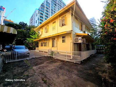 Houses for sale Surawong Road : Sale 2 houses in Soi Suksan, Surawong
