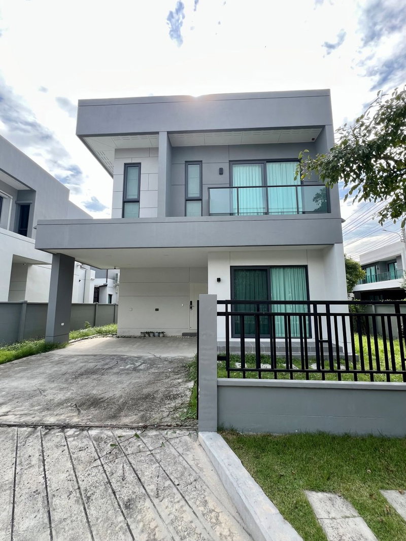 ขายบ้านเดี่ยว : For Sale ขายด่วน บ้านเดี่ยว 3 ห้องนอน หลังมุม หมู่บ้านเซนโทร รามอินทรา - จตุโชติ 2 ( Centro Ramindra–Chatuchot 2 ) สภาพใหม่ พร้อมอยู่