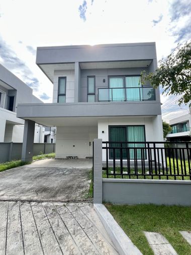 For Sale ขายด่วน บ้านเดี่ยว 3 ห้องนอน หลังมุม หมู่บ้านเซนโทร รามอินทรา - จตุโชติ 2 ( Centro Ramindra–Chatuchot 2 ) สภาพใหม่ พร้อมอยู่